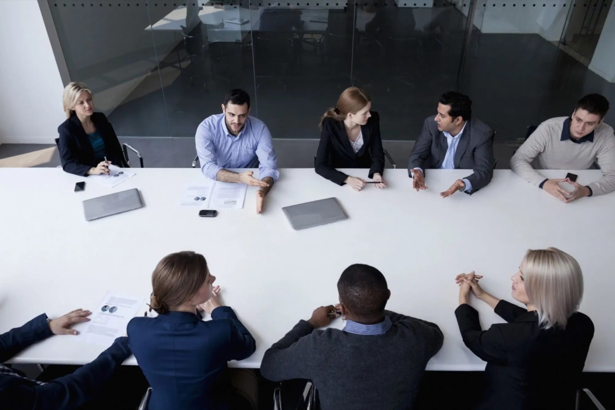 20160420164615-business-people-corporate-meeting